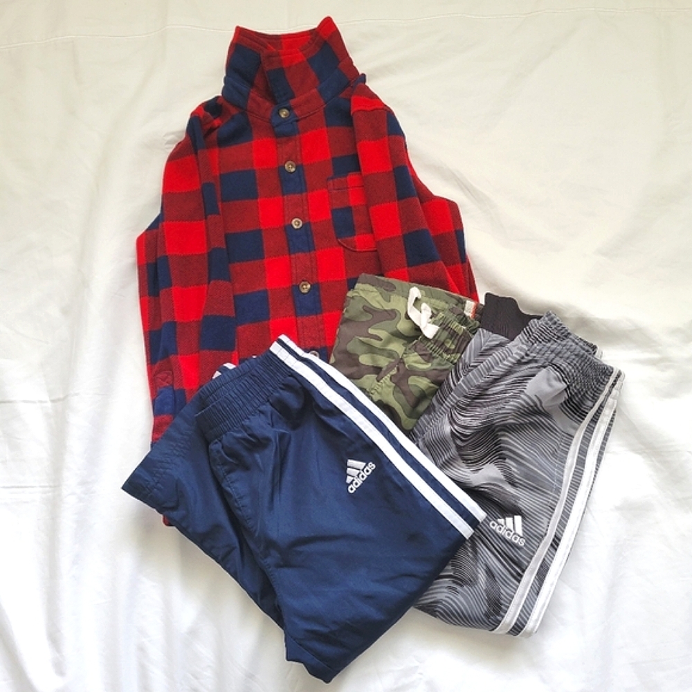 ❄️Bundle o 4 pieces. 3 Pants and 1 Cozy Shirt. Size 3-4T for Boys.